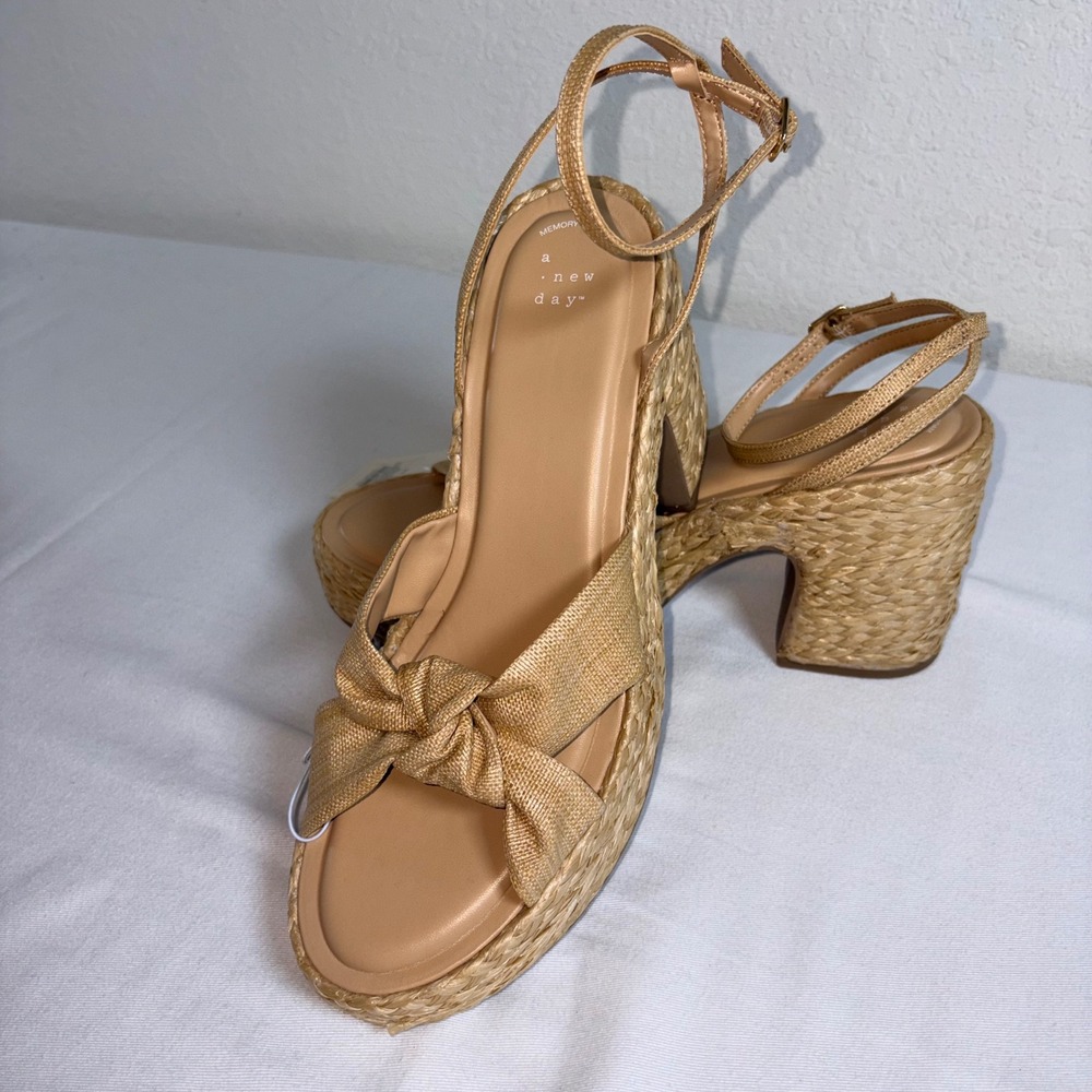 A New Day Platform Sandals 11 Tan New Woven Straw Knotted Block Heel Espadrille